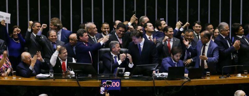 Câmara aprova em segundo turno texto da reforma tributária