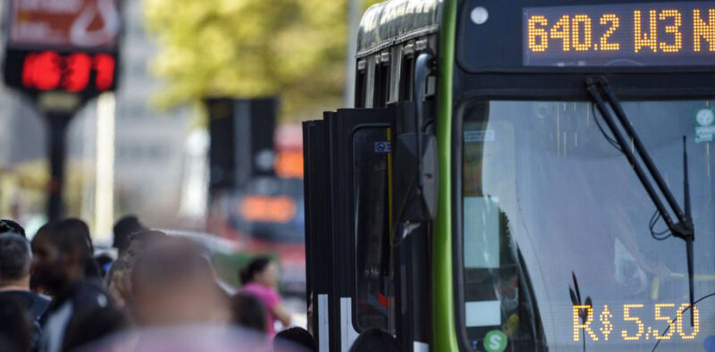 INSS estuda aceitar uso de transporte público como prova de vida