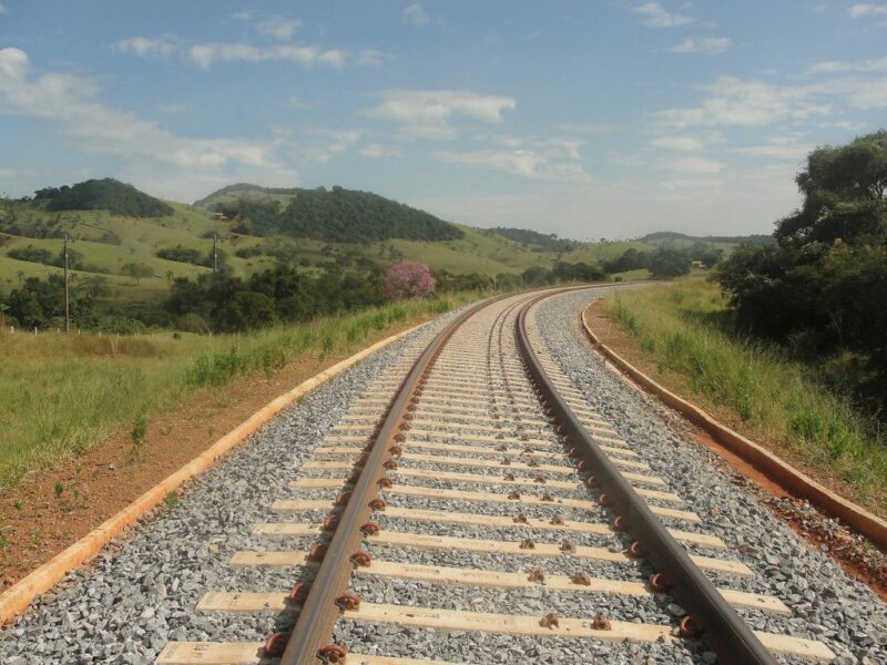 Estado pede autorização para privatizar Ferroeste