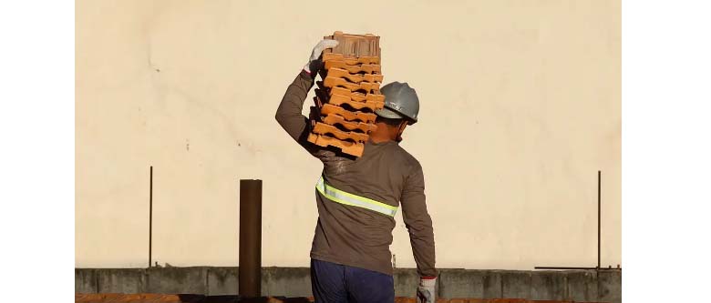 Renda do contrato intermitente foi menor que salário mínimo em 2023